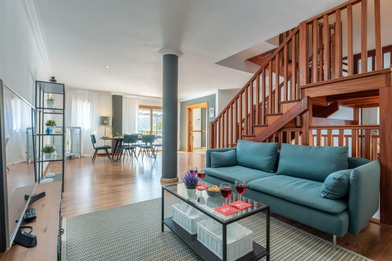 1 Charming Conde Private Garden Pool, Bbq!