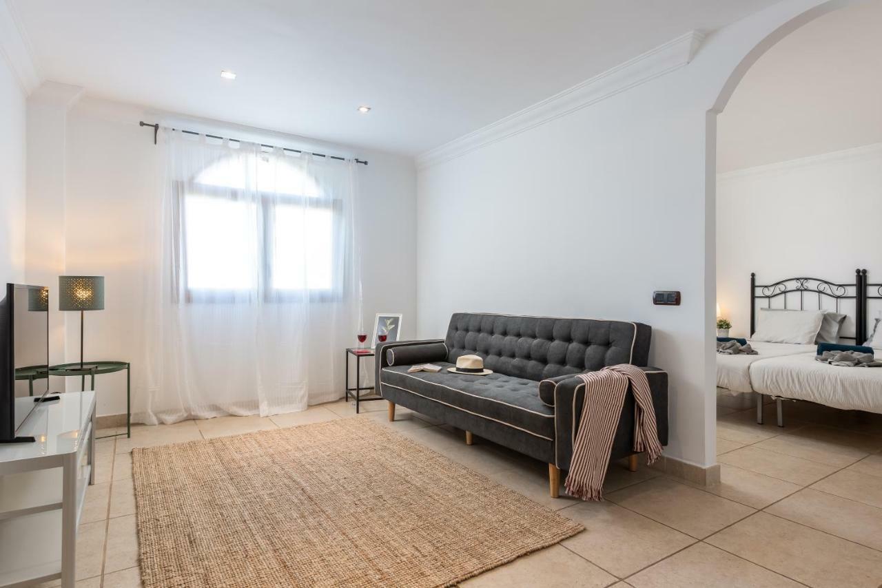 1 Charming Conde Private Garden Pool, Bbq! Villa