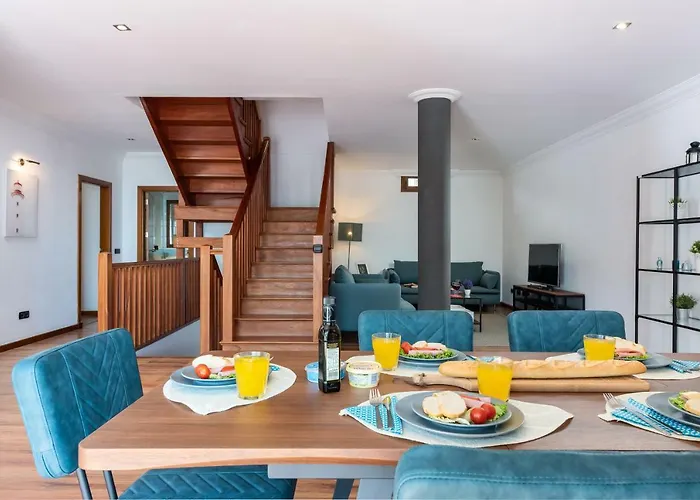 1 CHARMING VILLA Private Garden Pool, Bbq!